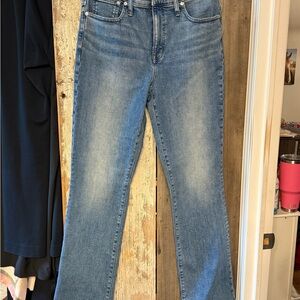 Madewell Blue Flare Wide Leg Jeans with Retro Charm size 30 Tall. Mid-rise